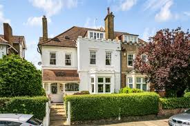 homes in stanley gardens road