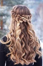 A gorgeous and simple graduation style. 61 Graduation Hairstyles Ideas Graduation Hairstyles Long Hair Styles Hair Styles