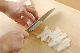 大根の短冊切り - 野菜の切り方料理の基礎 | レシピサイトNadia