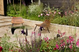 In den spanischen gärten lassen sich sowohl persische als auch die terrasse und kleinere wege sollten sie mit natursteinen oder terrakottafliesen pflastern oder mit bilder: Kleine Garten Herrhammer Gartner Von Eden