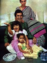 On june 8, 2021, ganga tere desh mein actor dimple kapadia actor turned 64. Rajesh Khanna With Wife Dimple Kapadia And Daughters Twinkle Khanna And Rinke Khanna By Bollywoodirect Medium