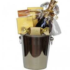 wine gift baskets canada free