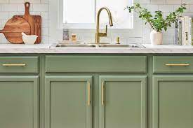 put s and handles on kitchen cabinets