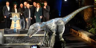 Christopher michael pratt (born june 21, 1979) is an american actor, known for starring in both television and action films. Chris Pratt Tames A Dinosaur And More Moments From The Jurassic World Ride Opening Photo 1