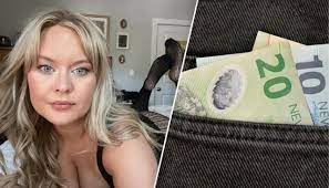 Findom: The unconventional way a woman earns $490 in a day online from home  | Newshub