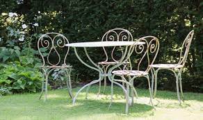 remove rust from garden furniture