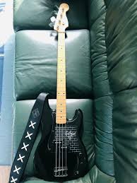 One accurate tab per song. Sammlerstuck Roger Waters Fender Precision Bass Black In Mecklenburg Vorpommern Seebad Heringsdorf Ebay Kleinanzeigen