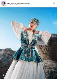いさき on X: そしてこちらが割と本来のカザフスタンの民族衣装です t.coGcZubpKSpC  X