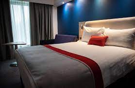 It's two miles from the m11 motorway, so you can drive to cambridge in about 40 minutes and to central london in less than an hour. Holiday Inn Express London Stansted Airport An Ihg Hotel Stansted Mountfitchet