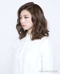 This short haircut looks as stylish on korean female as shown in the image. Image Result For Korean Perm Medium Length Curlshairstyles Digital Perm Short Hair Short Hair Waves Permed Hairstyles
