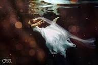 Magical Underwater 'Trash the Dress' Photoshoots with Del Sol ...