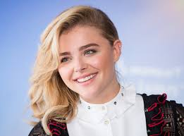 chloë grace moretz washes her face with