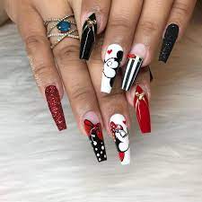 Mickey & Minnie ❤️ Tag a Disney Lover ⬇️❣️ All hand painted 🎨 • • • • • # nails #nailart #nailswag #disneyn… | Mickey nails, Disneyland nails, Disney  inspired nails