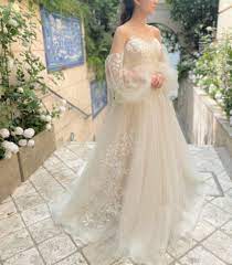 プリマカーラ青山店の花嫁さまへウエディングドレスのご紹介 | PRIMACARA (プリマカーラ) | ウエディングドレスショップ