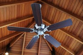 which way should a ceiling fan spin