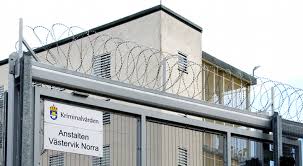 Antalet fängelser har också blivit färre. En Berattelse Fran Verklighetens Kriminalvard Emil Isberg