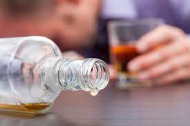 Alkoholiker erkennen: Verhaltensmuster und Anzeichen