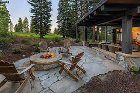 Amazing Flagstone Patio With Fire Pit Ideas
