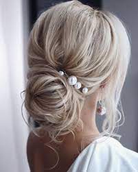 В 2021 году лучшей свадебной прической на длинные волосы будет простая распущенная укладка с. Svadebnye Pricheski Na Srednie Volosy 2021 Vse Trendy
