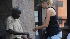 Resultado de imagen para fotos de personas ayudando a otras