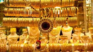 indian gold jewellery consumers hold