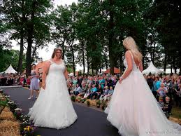 Brautkleid gebraucht verkaufen, der schweizer brautmoden kleinanzeigenmarkt. Erstes Wedding Festival Von Prom Dress Inhaber Hannes Schrader In Gadesbunden Nienburg