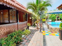 Hotel murah di pangandaran menawarkan berbagai fasilitas yang membuat pengunjung nyaman. Homestay Puteri Qashrina Chalet Tepi Laut Mendamaikan Jelajah Maya