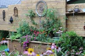 24 Creative Garden Fence Ideas
