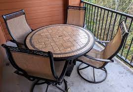 Patio Table Round W 4 Chairs