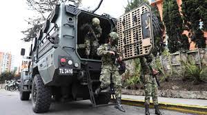 El presidente de colombia, iván duque, dijo este miércoles que no descarta decretar el estado de conmoción interior debido al empeoramiento del orden público en algunas ciudades del país. 8jrozgv7cbeznm