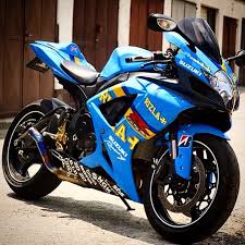 uk superbike addict follow on instagram rizla edition gsxr divinebikers motorsiklet bisiklet tekerlek