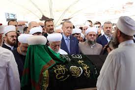 İsmailağa Cemaati lideri Mahmut Ustaosmanoğlu için cenaze töreni düzenlendi  | Inde