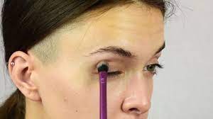 easy ways to use eyeshadow brushes 11