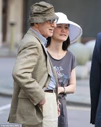 See more ideas about woody allen, woody, woody allen movies. Woody Allen Strolls Hand In Hand With Wife Soon Yi Previn In London Daily Mail Online