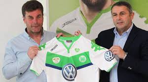 Wolfsburg fußball trikot 2011/12 weg aus jersey unterzeichnete adidas langarm player issue. Wolfsburg Gedenkt Malanda Mit Sondertrikot Dfb Deutscher Fussball Bund E V