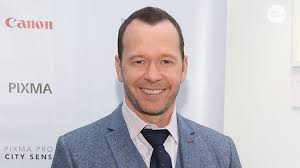 But when the musician and actor isn't taking his shirt off on stage or grieving his tv wife's fictional death, he's busy with another important job: 2020 New Year Donnie Wahlberg Leaves 2 020 Tip For Server At Ihop