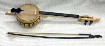 Kabak kemane, türk halk müziği'ndeki telli ve deri kapaklı olup, yayla icra edilen tek enstrümandır. Kemanin Bizde Ki Evrimi Kabak Kemane Keman Esintisi
