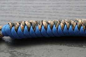 Learn how to make a broach loop knot. How To Make A Snake Knot Lanyard For Your Knife The Knife Blog