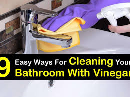 cleaning a bathroom with vinegar