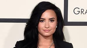 demi lovato shows off bod after