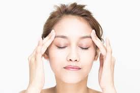 Penyebab sakit kepala antara lain stres, migrain, darah tinggi, diabetes, dan sebagainya. 6 Titik Pijat Sakit Kepala Untuk Redakan Ketegangan Dan Stres Halaman All Kompas Com