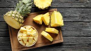 why pineapple hurts your mouth and how