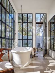 Main Bathrooms With Dreamy Soaking Tubs