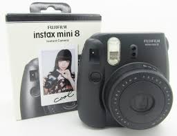 Instax mini 8 automatically determines the best brightness for taking a picture, and informs you of the suitable setting by lighting the corresponding lamp. Fujifilm Instax Mini 8 Bragpacker