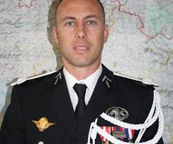 The hero policeman was married in hospital just hours before he died. Hommage Solennel A Arnaud Beltrame Demain A Agen Le Republicain Lot Et Garonne
