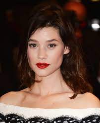 astrid berges frisbey red lipstick