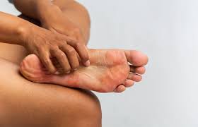itchy feet causes symptoms and remes