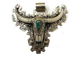 longhorn buffalo cattle pendant with