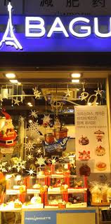 Featuring the gift of golden chocolate christmas by @parisbaguette_sg Paris Baguette Store Front On Christmas Eve Picture Of Paris Baguette Myeongdong Gwangjang Seoul Tripadvisor