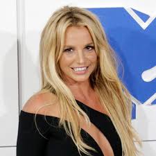 Britney spears has reportedly thought about engaging in some sort of interview as public support for her grows following the release of the documentary, freeing britney spears. Verdammt Heisses Outfit Britney Spears Feiert Einen Song Geburtstag Mit Speziellem Foto Stars